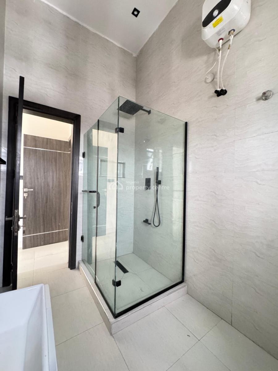 Spacious 3 Bedroom Pentfloor Apartment with Bq, Lekki Phase 1, Lekki, Lagos, Flat / Apartment for Sale