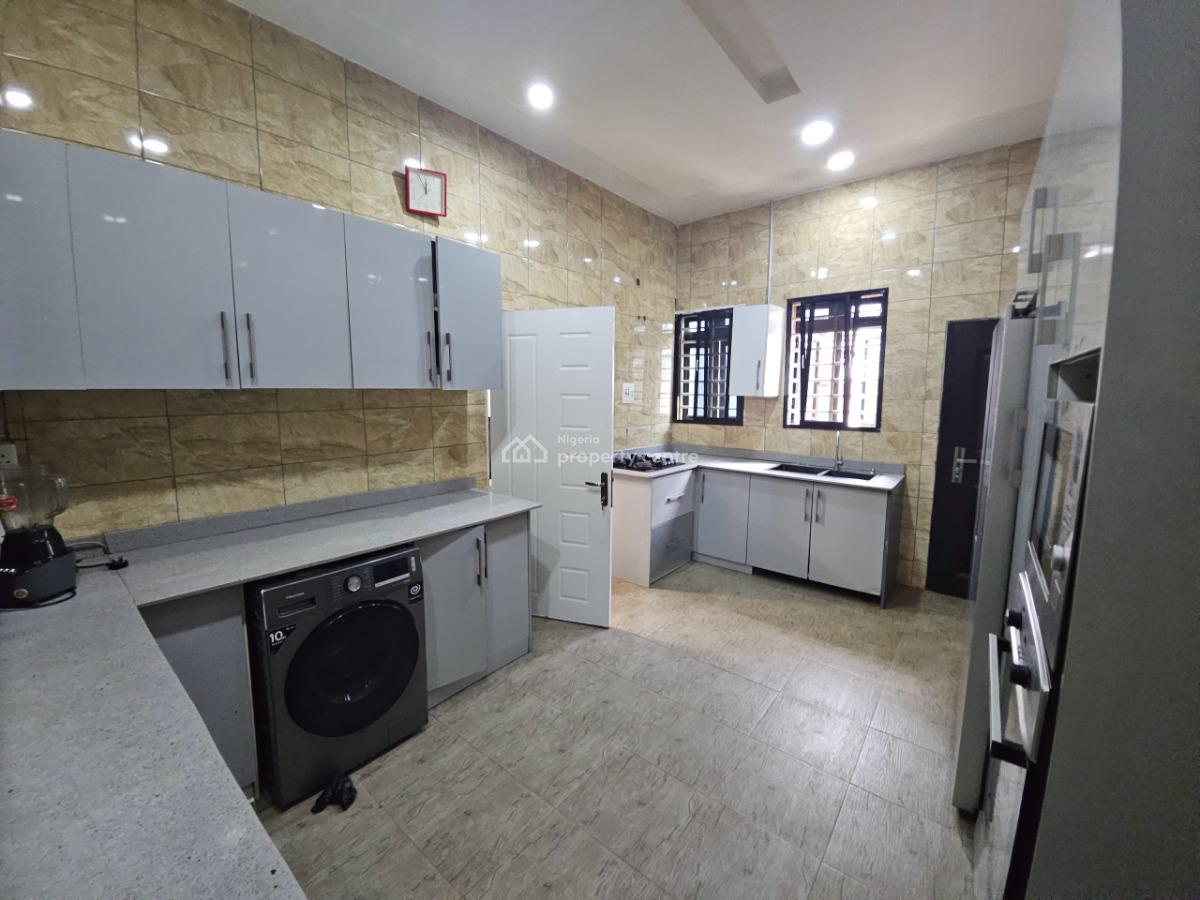 4 Bedroom Bungalow with 5 Units of One Bedroom and 2 Units of Selfcon, By Galadinmawa Roundabout, Galadimawa, Abuja, Detached Bungalow for Sale