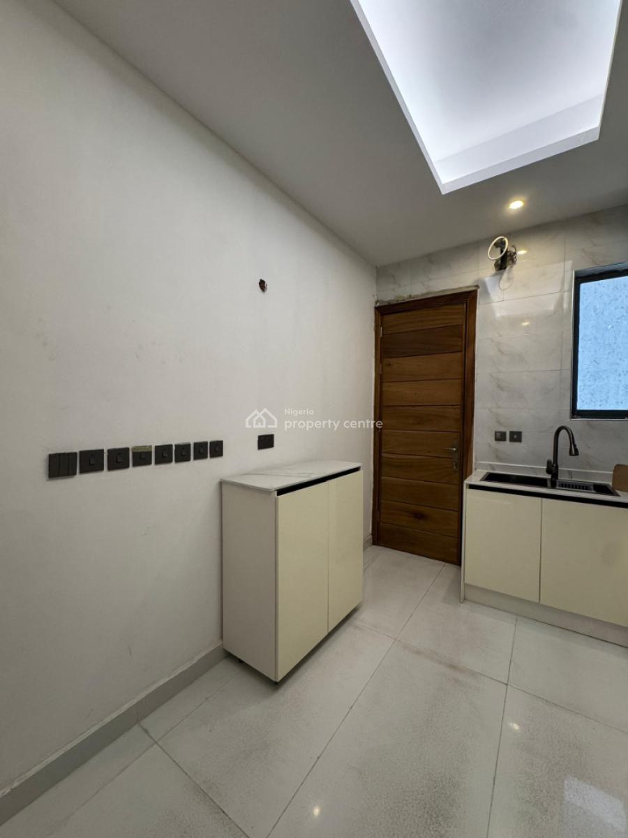 Spacious  2   & 3 Bedroom Apartment, Lekki Phase 1, Lekki Phase 1, Lekki, Lagos, Flat / Apartment for Sale