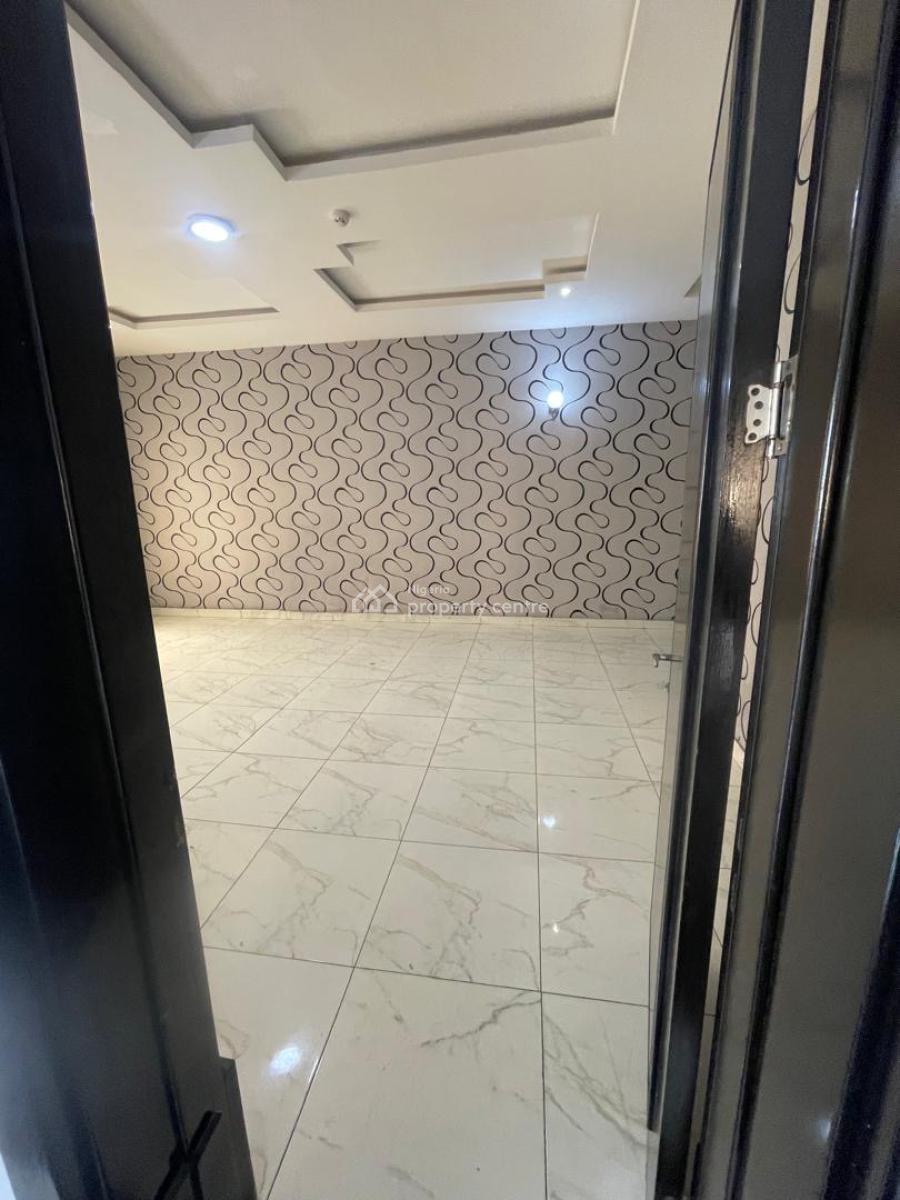 Nicely Renovated 3 Bedrooms Terrace House, Lekki Phase 1 Right Hand Side, Lekki, Lagos, Terraced Duplex for Rent