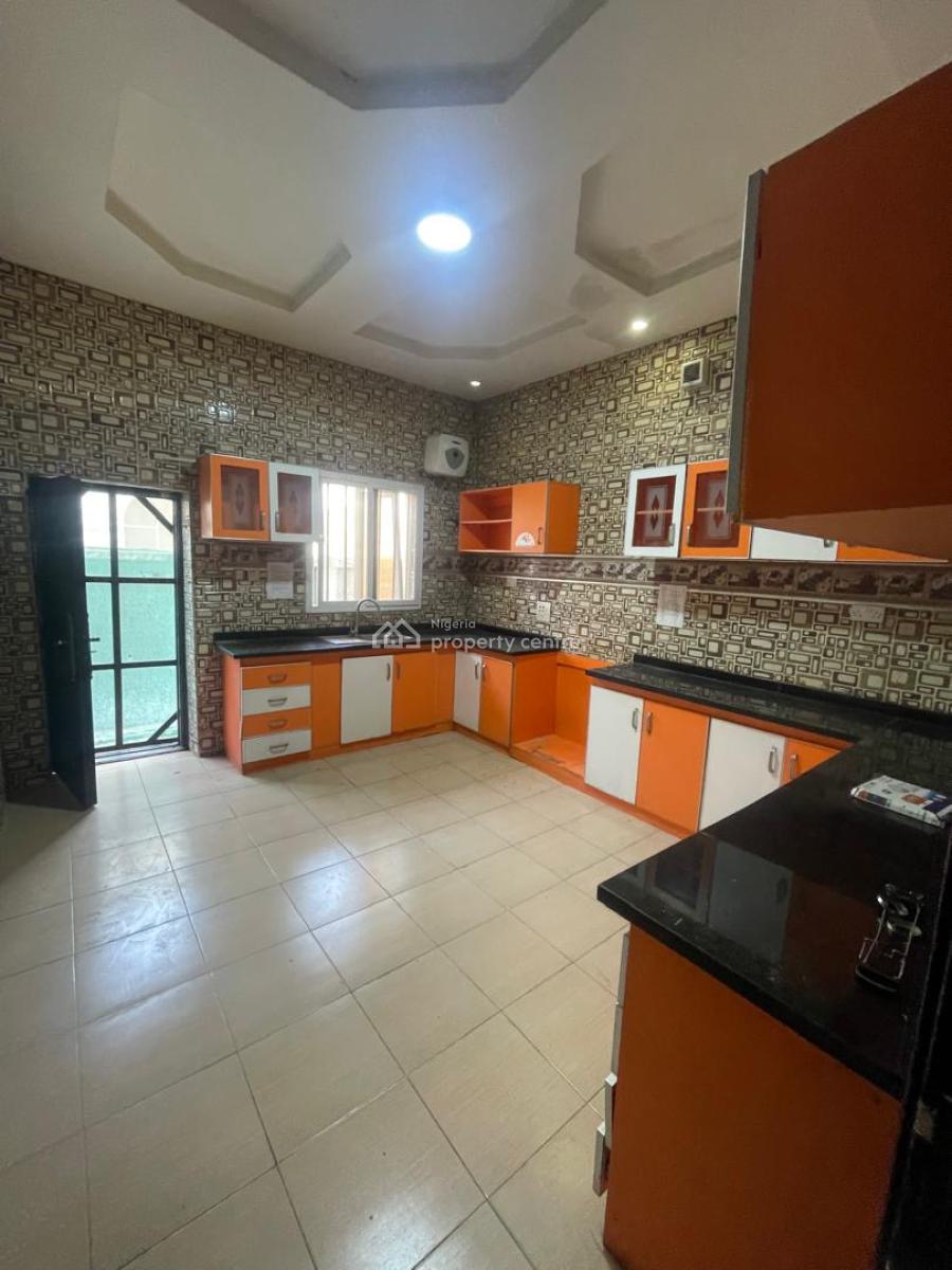 Nicely Renovated 3 Bedrooms Terrace House, Lekki Phase 1 Right Hand Side, Lekki, Lagos, Terraced Duplex for Rent