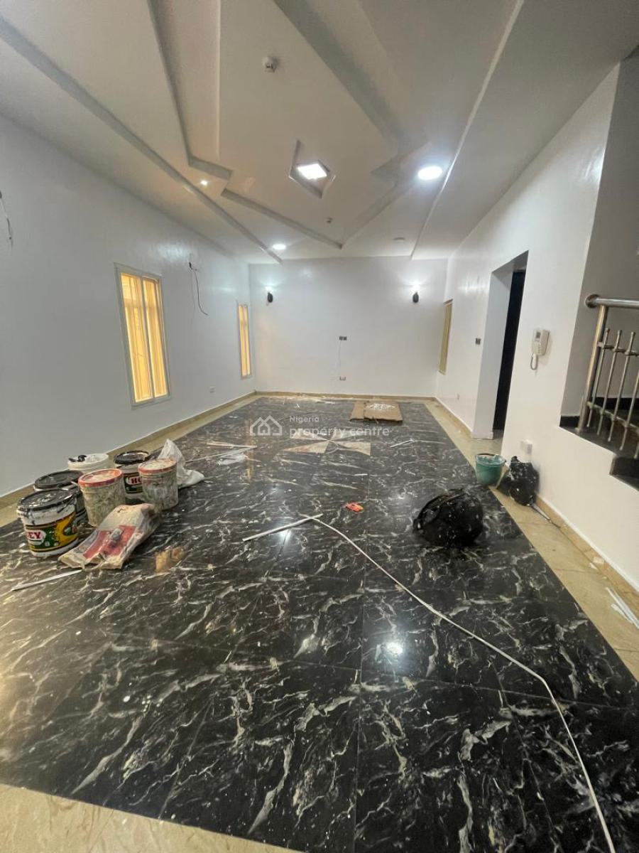 Nicely Renovated 3 Bedrooms Terrace House, Lekki Phase 1 Right Hand Side, Lekki, Lagos, Terraced Duplex for Rent