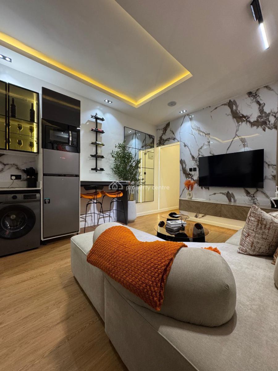 Cozy 1 Bedroom Apartment with Swimming Pool ‍️, Gym, Ps5 on Request, Lekki Phase 1, Lekki, Lagos, Flat / Apartment Short Let