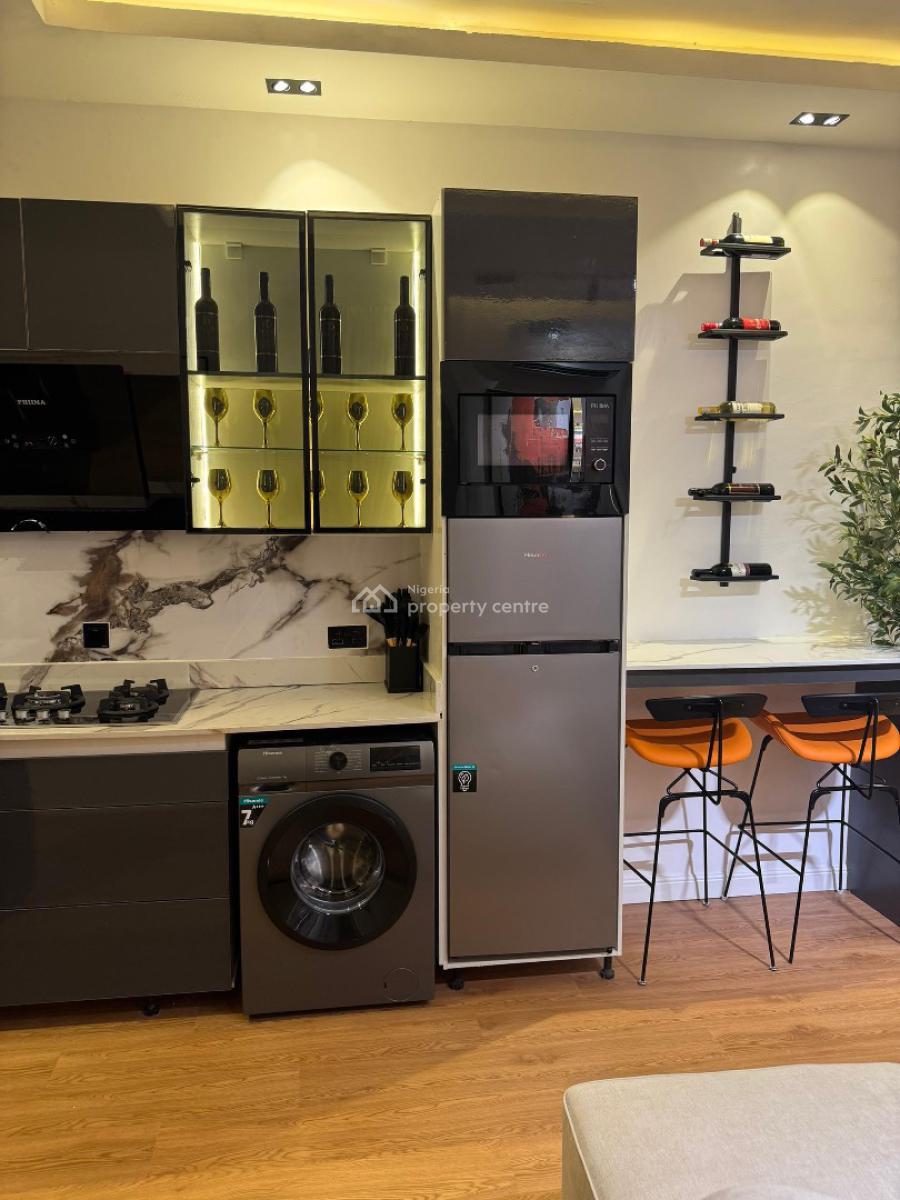 Cozy 1 Bedroom Apartment with Swimming Pool ‍️, Gym, Ps5 on Request, Lekki Phase 1, Lekki, Lagos, Flat / Apartment Short Let