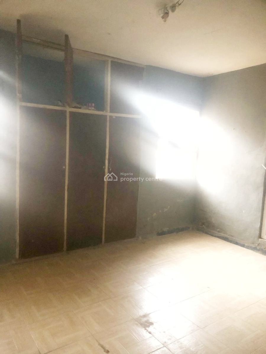 a Renovated 3 Bedroom Apartment, Olowora, Omole Phase 2, Ikeja, Lagos, Flat / Apartment for Rent