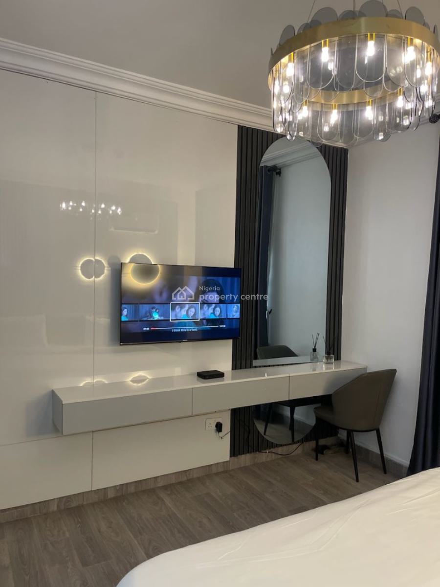 Beautiful 1bedroom Penthouse with Bathtub , Ps5, Private Spacious Co, Lekki Phase 1, Lekki, Lagos, Flat / Apartment Short Let