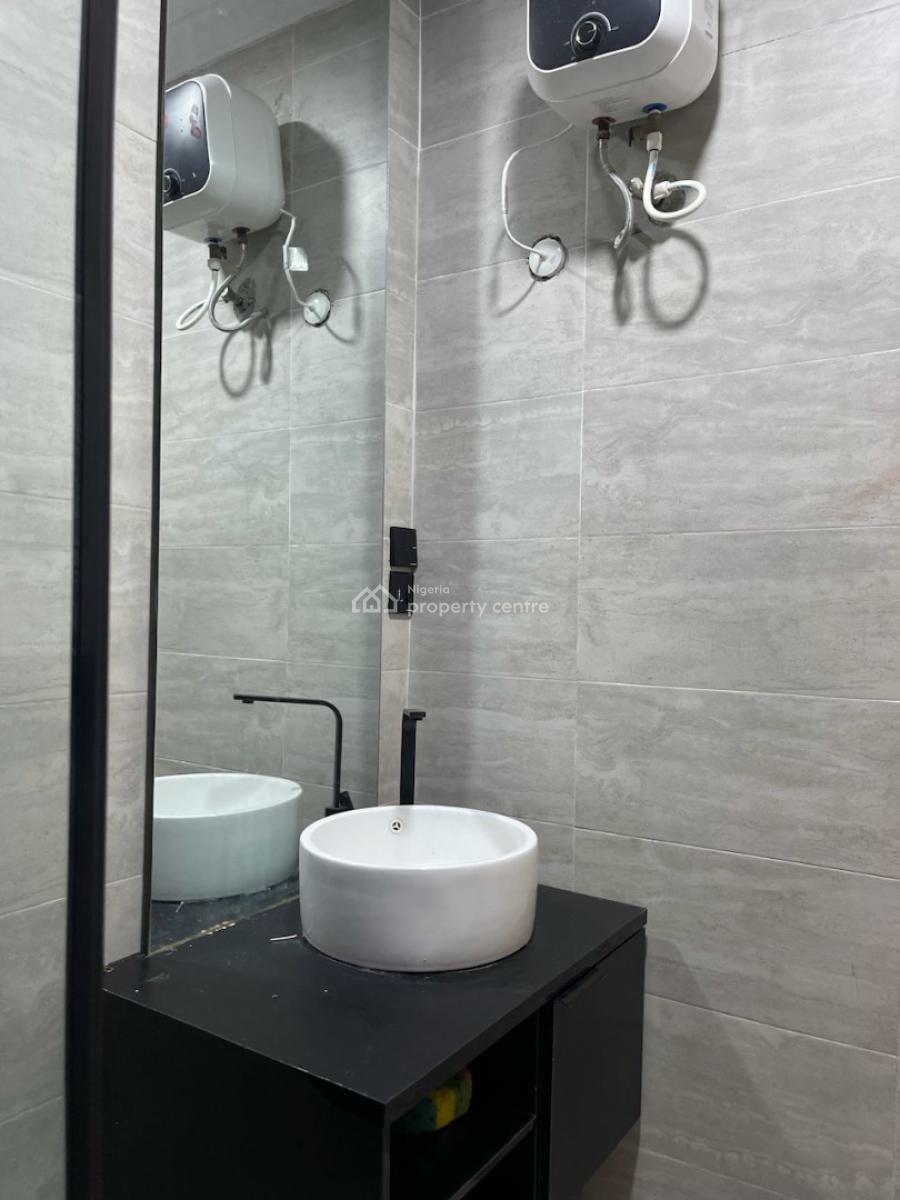 Beautiful 1bedroom Penthouse with Bathtub , Ps5, Private Spacious Co, Lekki Phase 1, Lekki, Lagos, Flat / Apartment Short Let