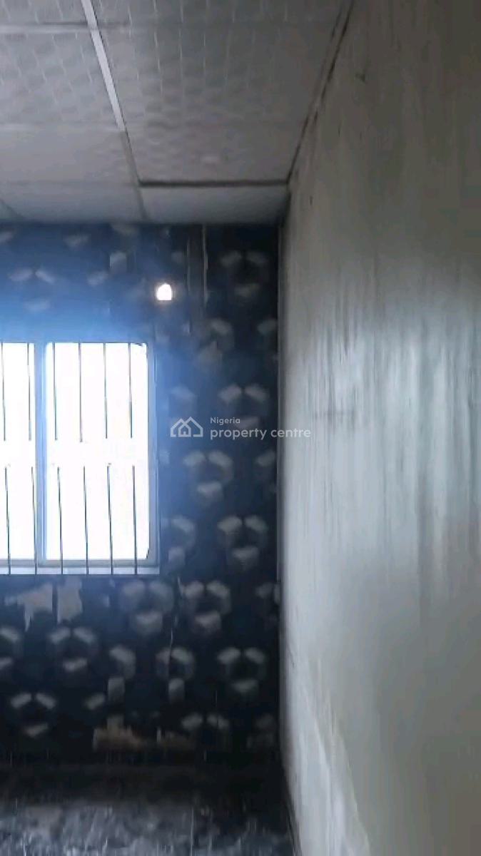 a Decent Miniflat at Makoko Road, Makoko Road, Adekunle, Yaba, Lagos, Mini Flat (room and Parlour) for Rent
