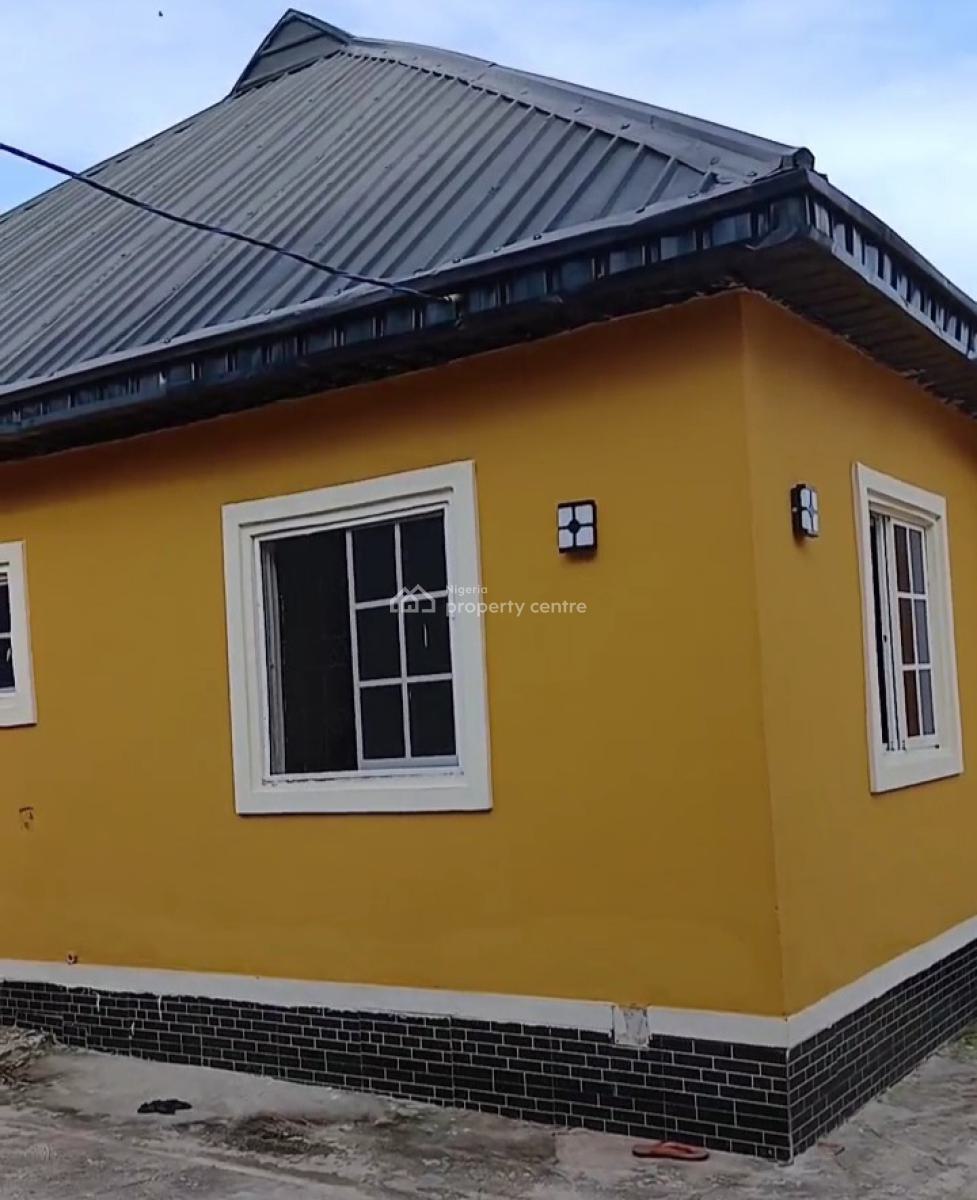 New 4 Flat of 2 Bedroom & 3 Room and Parlour, Ogunmwenyin Road, Off Ugbor Central, Benin, Oredo, Edo, House for Sale