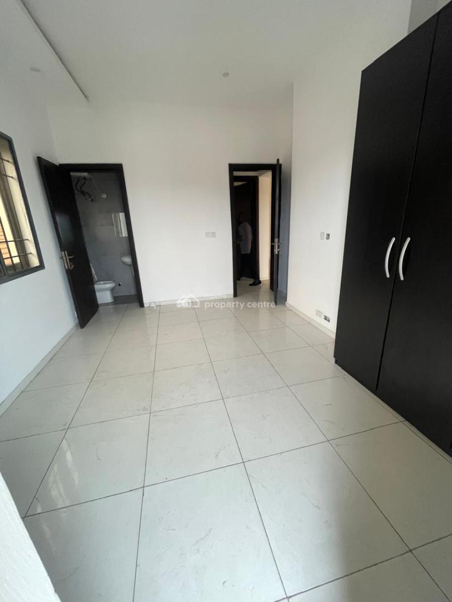 Beautiful Two Bedroom Flat, Lekki Phase 1 Right Hand Side, Lekki, Lagos, Flat / Apartment for Rent