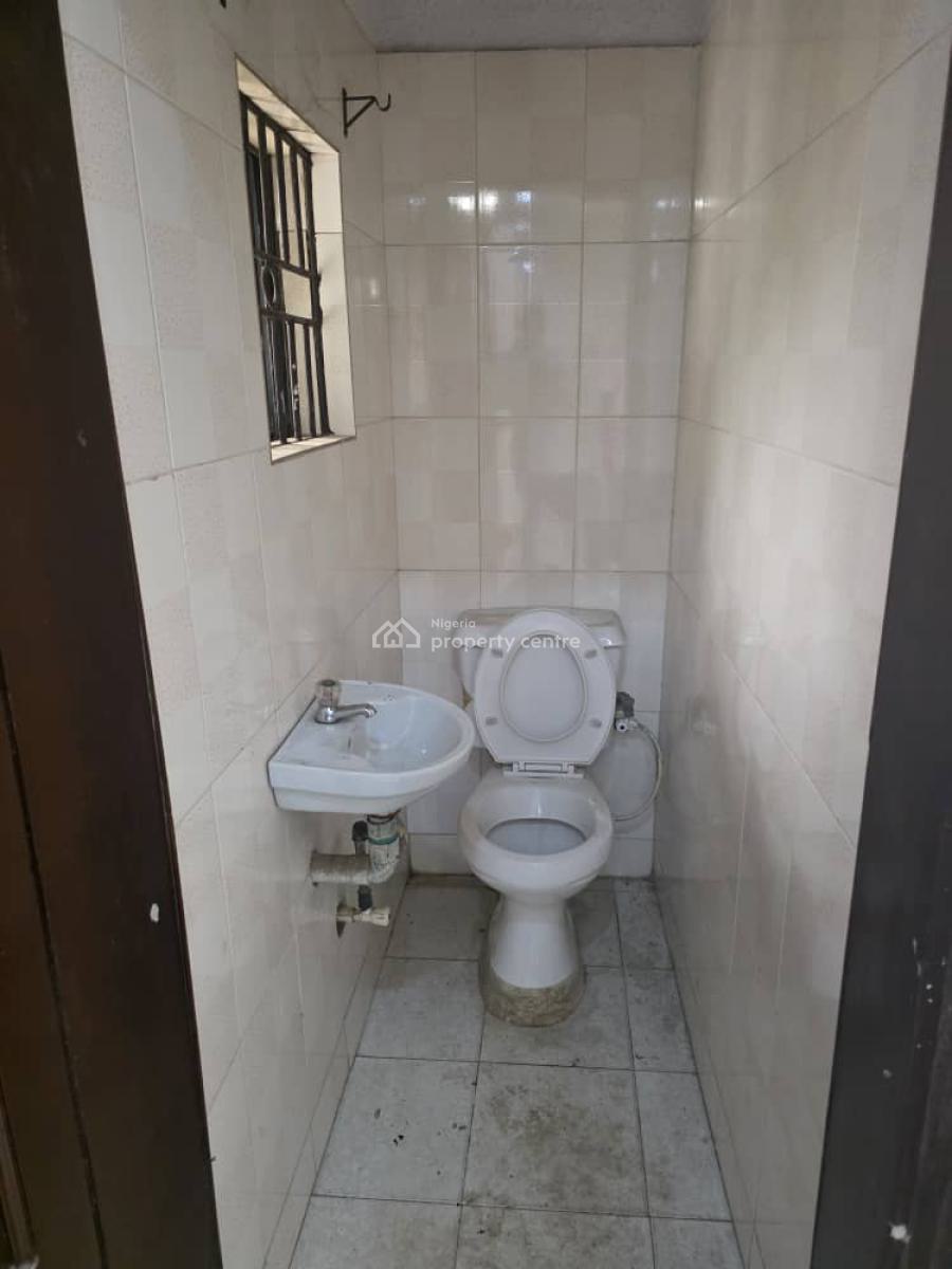 3 Bedroom Apartment, Ogba Gra. Adeniji Estate, Ogba, Ikeja, Lagos, Flat / Apartment for Rent
