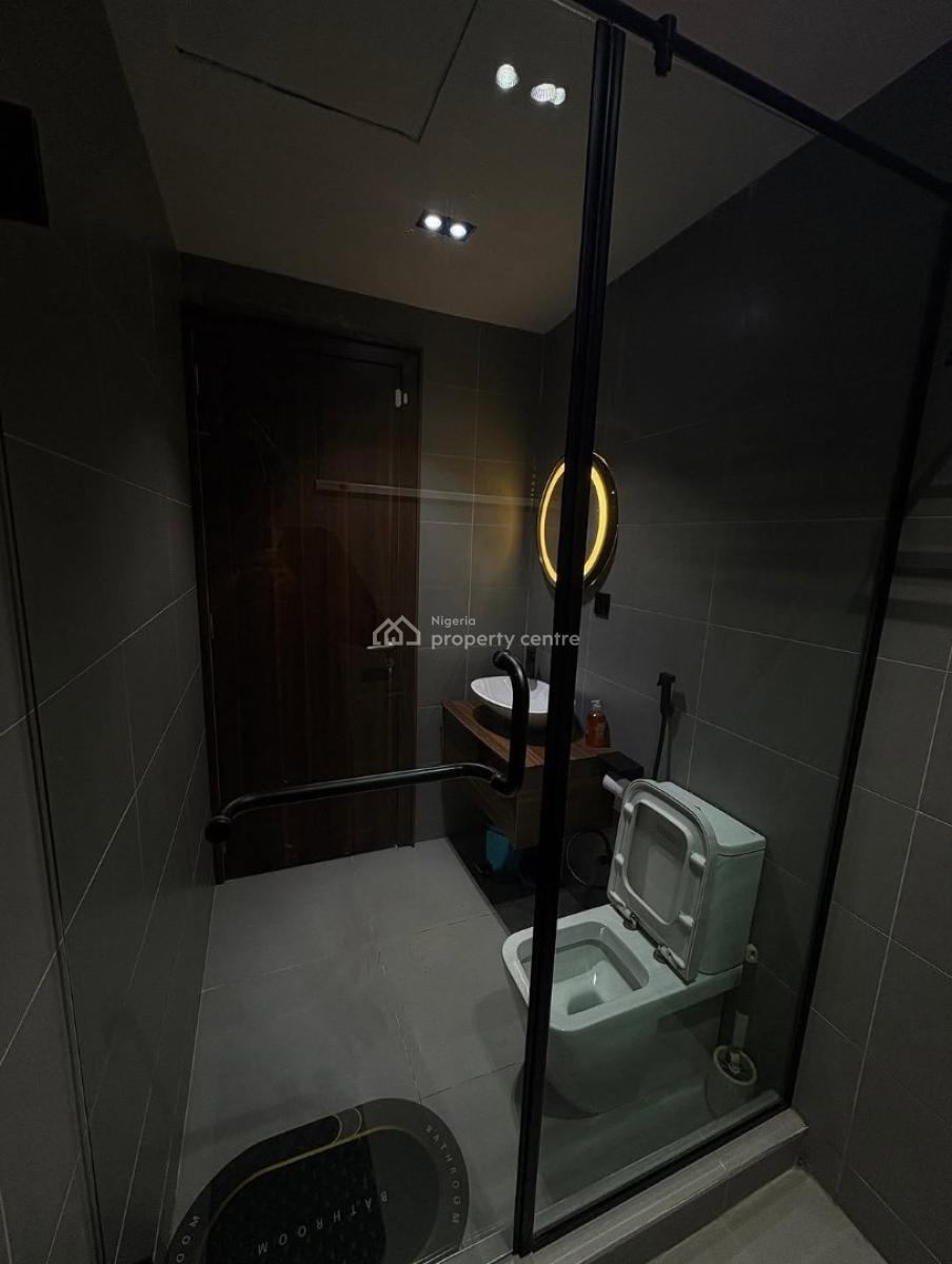 Three  Bedroom Apartment, Lekki Phase 1, Lekki, Lagos, Flat / Apartment Short Let