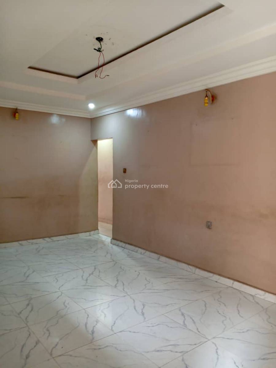 Well Maintained and Spacious 3 Bedroom with Cabinet and Wardrobe, Adekunle, Yaba, Lagos, Flat / Apartment for Rent