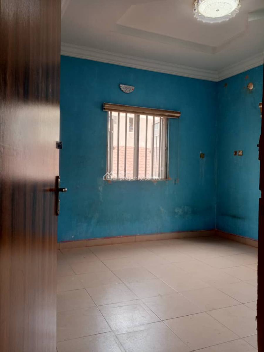 Well Maintained and Spacious 3 Bedroom with Cabinet and Wardrobe, Adekunle, Yaba, Lagos, Flat / Apartment for Rent