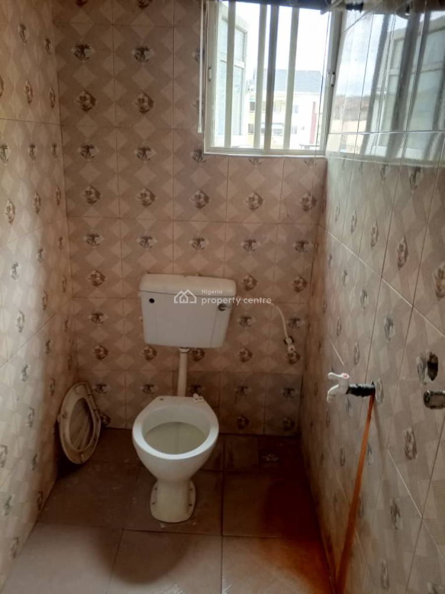Well Maintained and Spacious 3 Bedroom with Cabinet and Wardrobe, Adekunle, Yaba, Lagos, Flat / Apartment for Rent