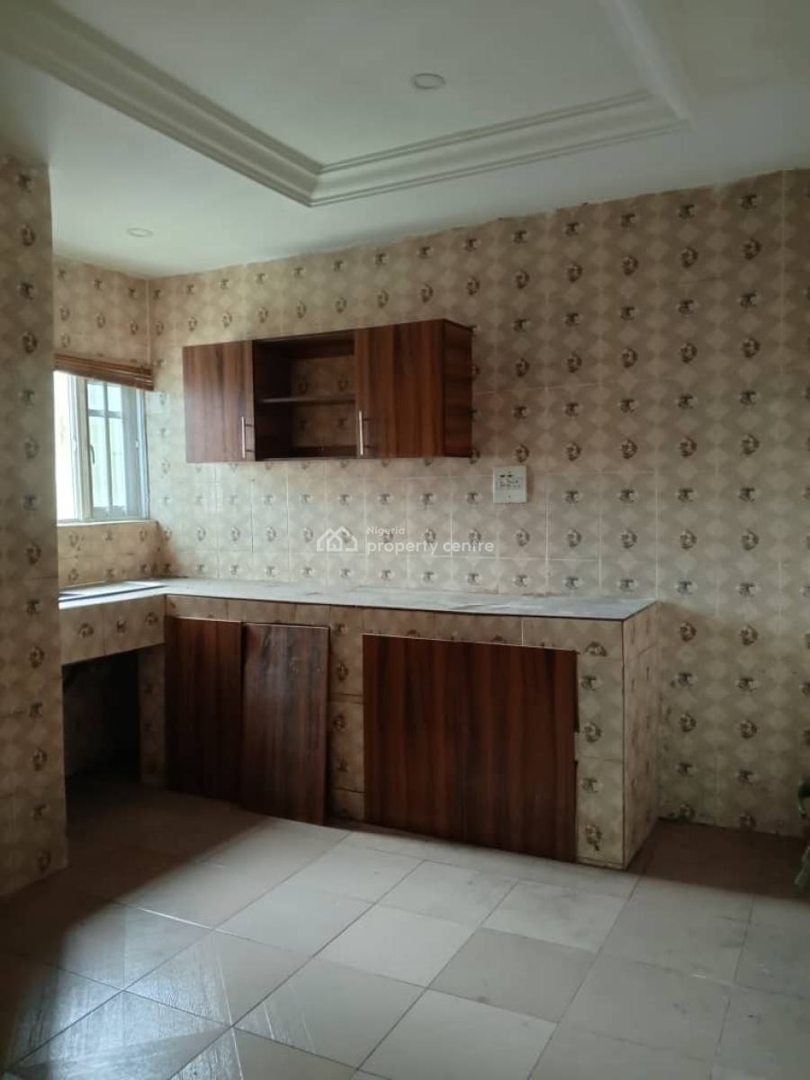 Well Maintained and Spacious 3 Bedroom with Cabinet and Wardrobe, Adekunle, Yaba, Lagos, Flat / Apartment for Rent