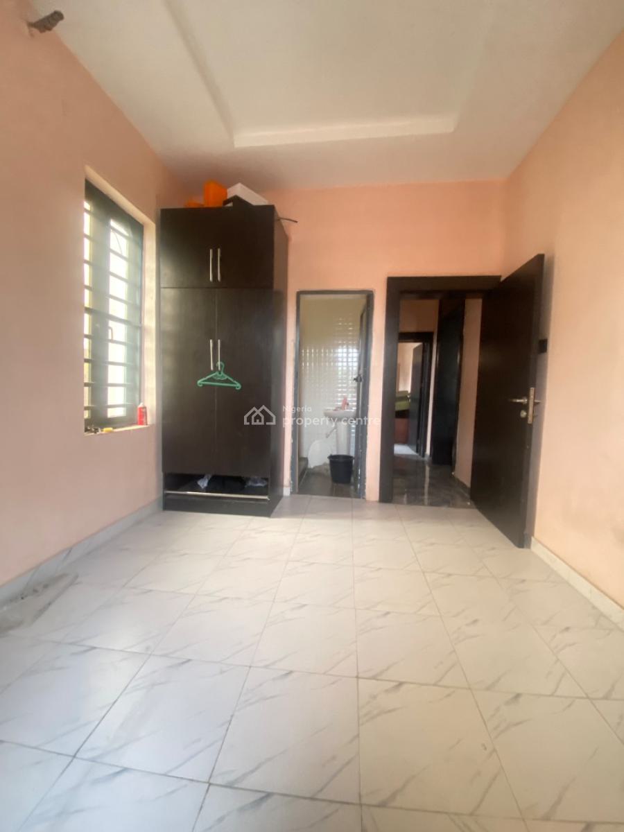 Standard 2 Bedroom Apartment, Ogombo, Ajah, Lagos, Flat / Apartment for Rent