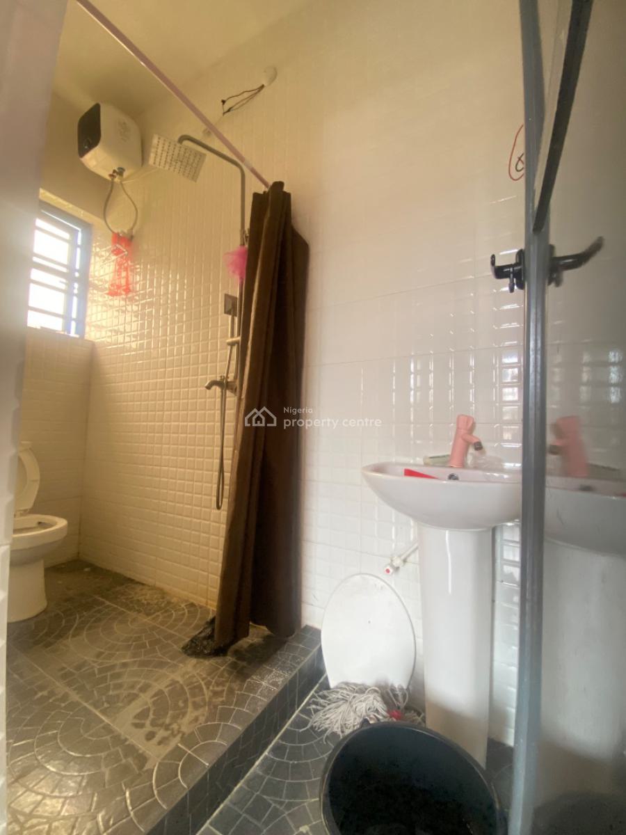 Standard 2 Bedroom Apartment, Ogombo, Ajah, Lagos, Flat / Apartment for Rent