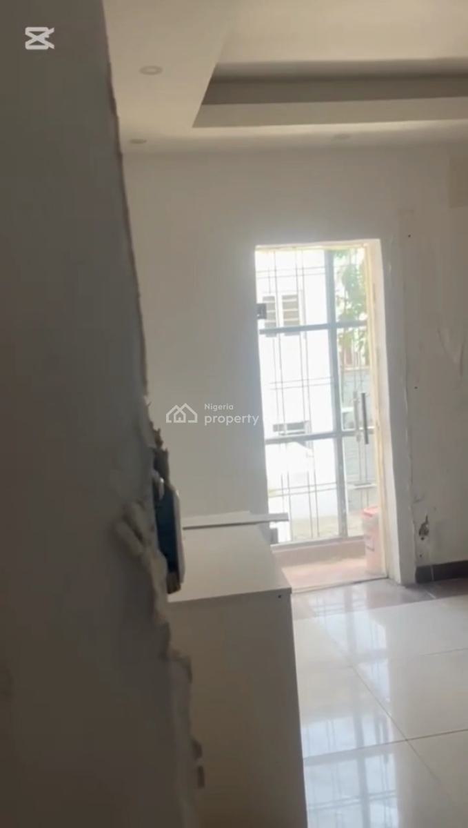 Serviced Office Space Upstairs Measuring 25sqm, Off Admiralty Way, Lekki Phase 1, Lekki, Lagos, Office Space for Rent