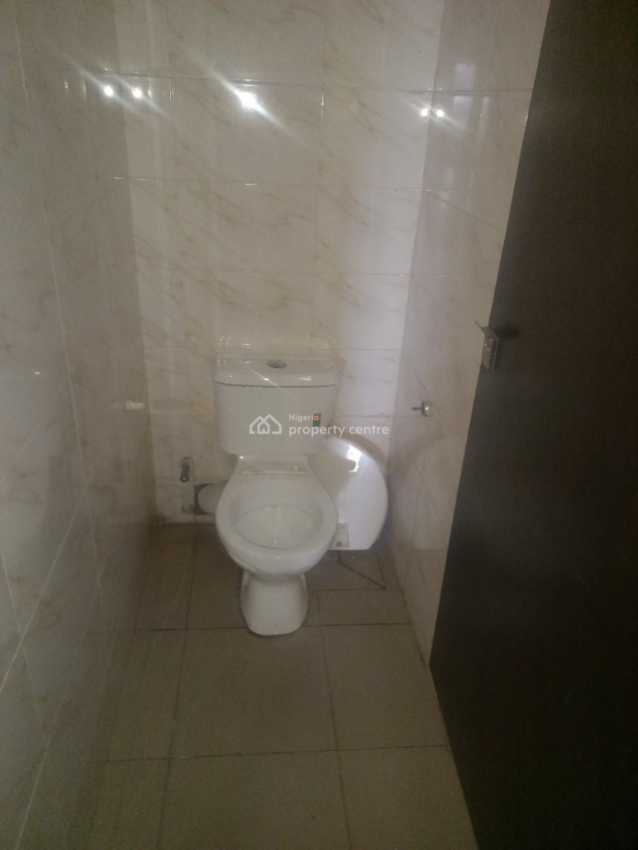 Nicely Posited Restaurant, Lekki Epe Expressway, Awoyaya, Ibeju Lekki, Lagos, Restaurant / Bar for Rent