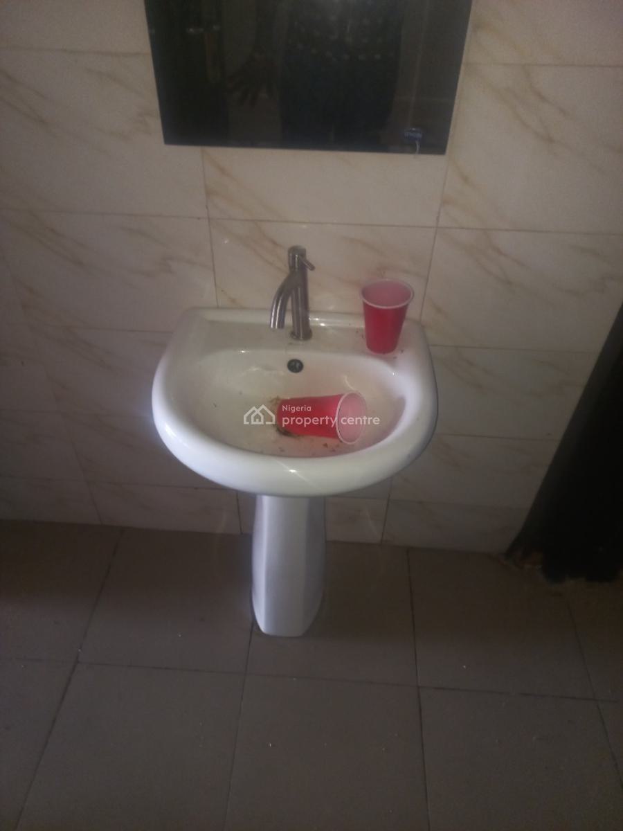 Nicely Posited Restaurant, Lekki Epe Expressway, Awoyaya, Ibeju Lekki, Lagos, Restaurant / Bar for Rent