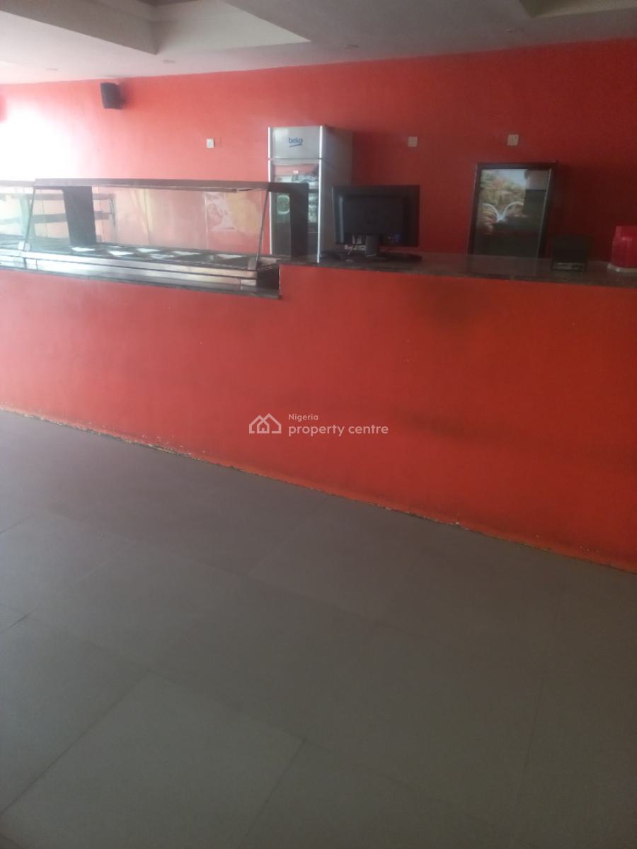 Nicely Posited Restaurant, Lekki Epe Expressway, Awoyaya, Ibeju Lekki, Lagos, Restaurant / Bar for Rent