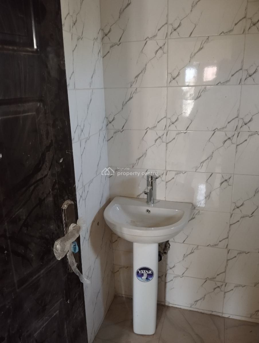 Luxury Specious 3 Bedroom Apartment on Well Tarred Road, News Engineering, Close to The Express, Dawaki, Gwarinpa, Abuja, Flat / Apartment for Rent