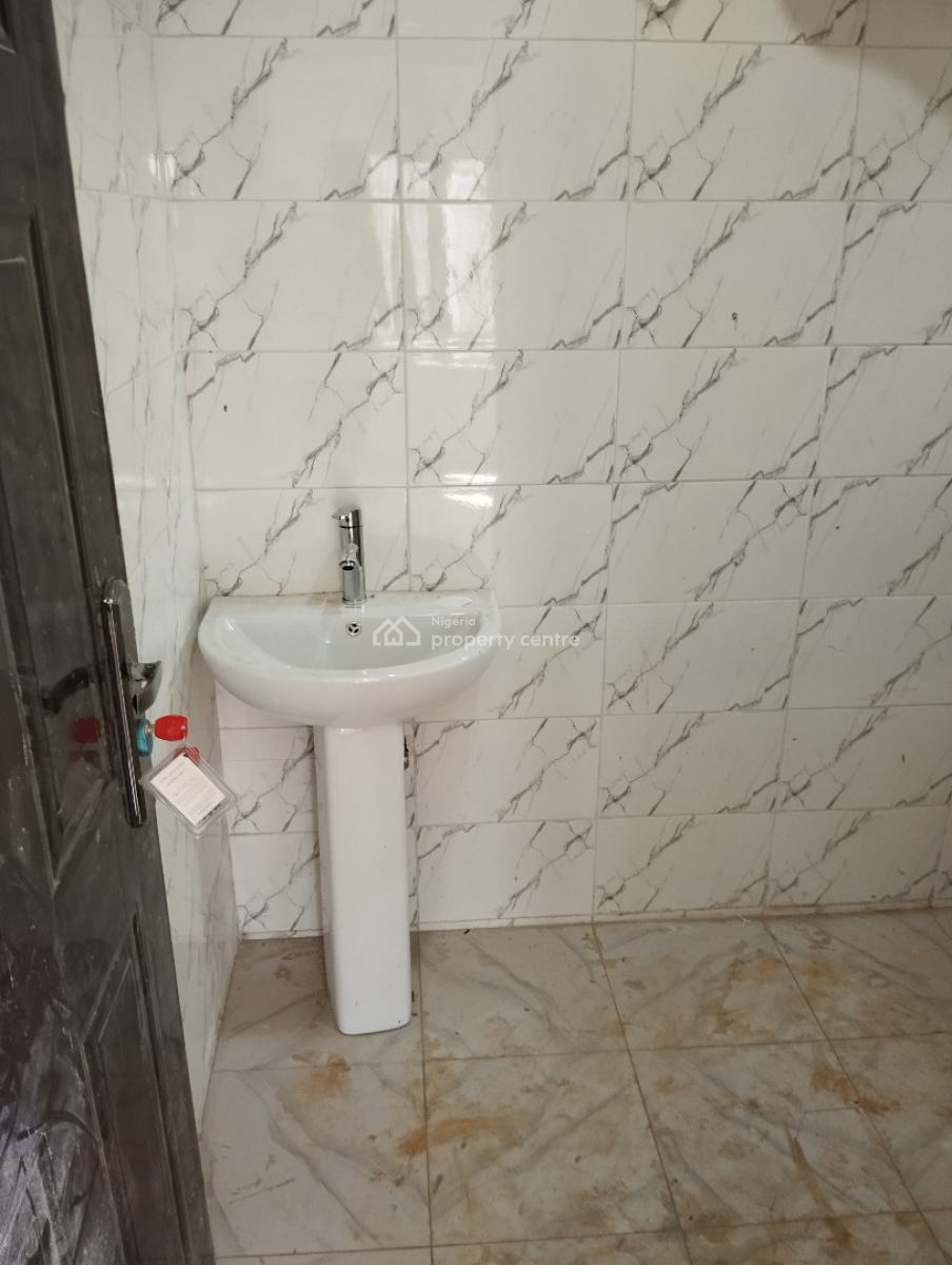 Luxury Specious 3 Bedroom Apartment on Well Tarred Road, News Engineering, Close to The Express, Dawaki, Gwarinpa, Abuja, Flat / Apartment for Rent