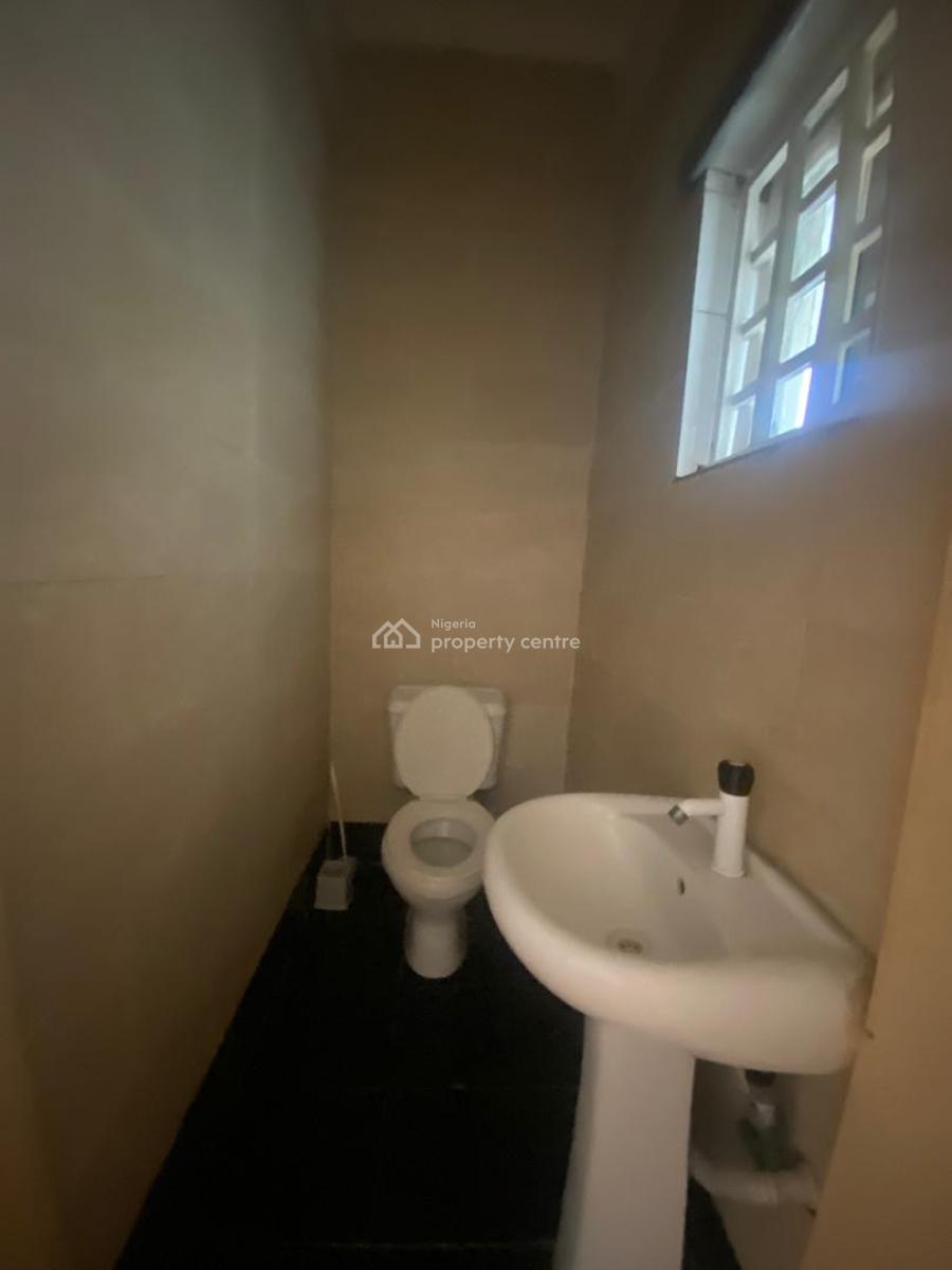 Serviced 2 Bedrooms Apartment Upstairs, Phase One, Lekki Phase 1, Lekki, Lagos, Flat / Apartment for Rent
