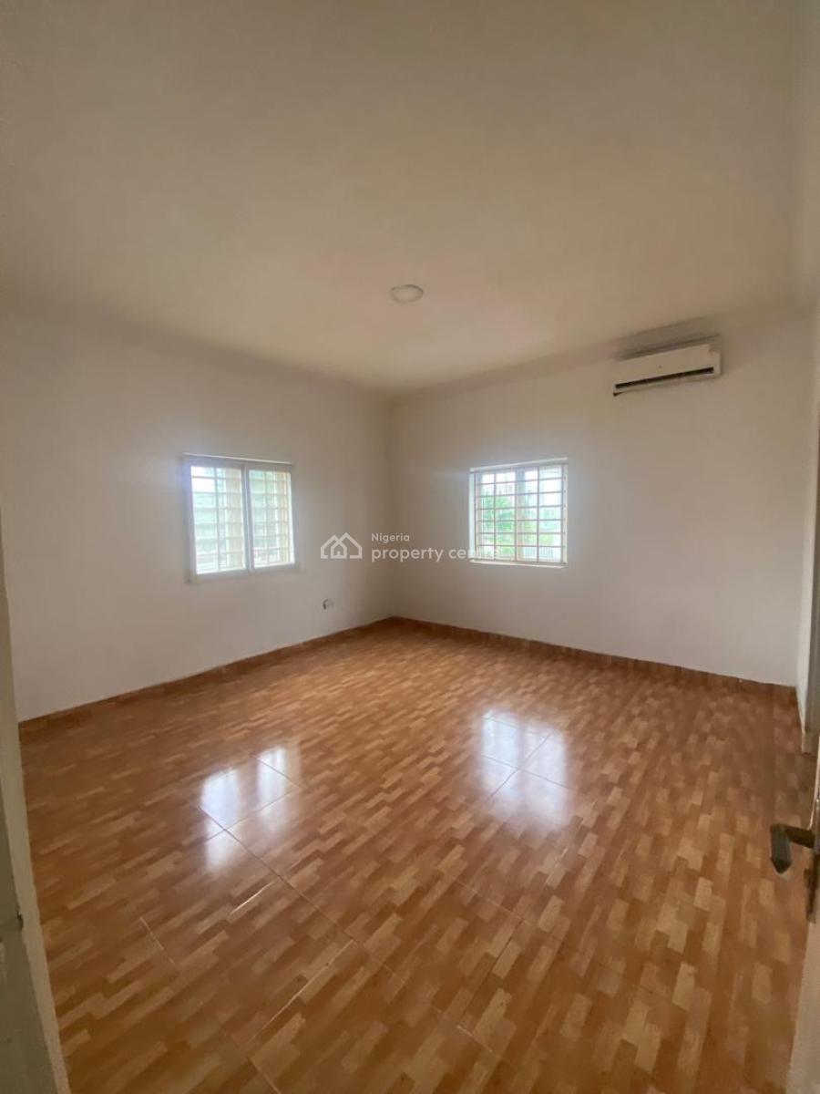 Serviced 2 Bedrooms Apartment Upstairs, Phase One, Lekki Phase 1, Lekki, Lagos, Flat / Apartment for Rent