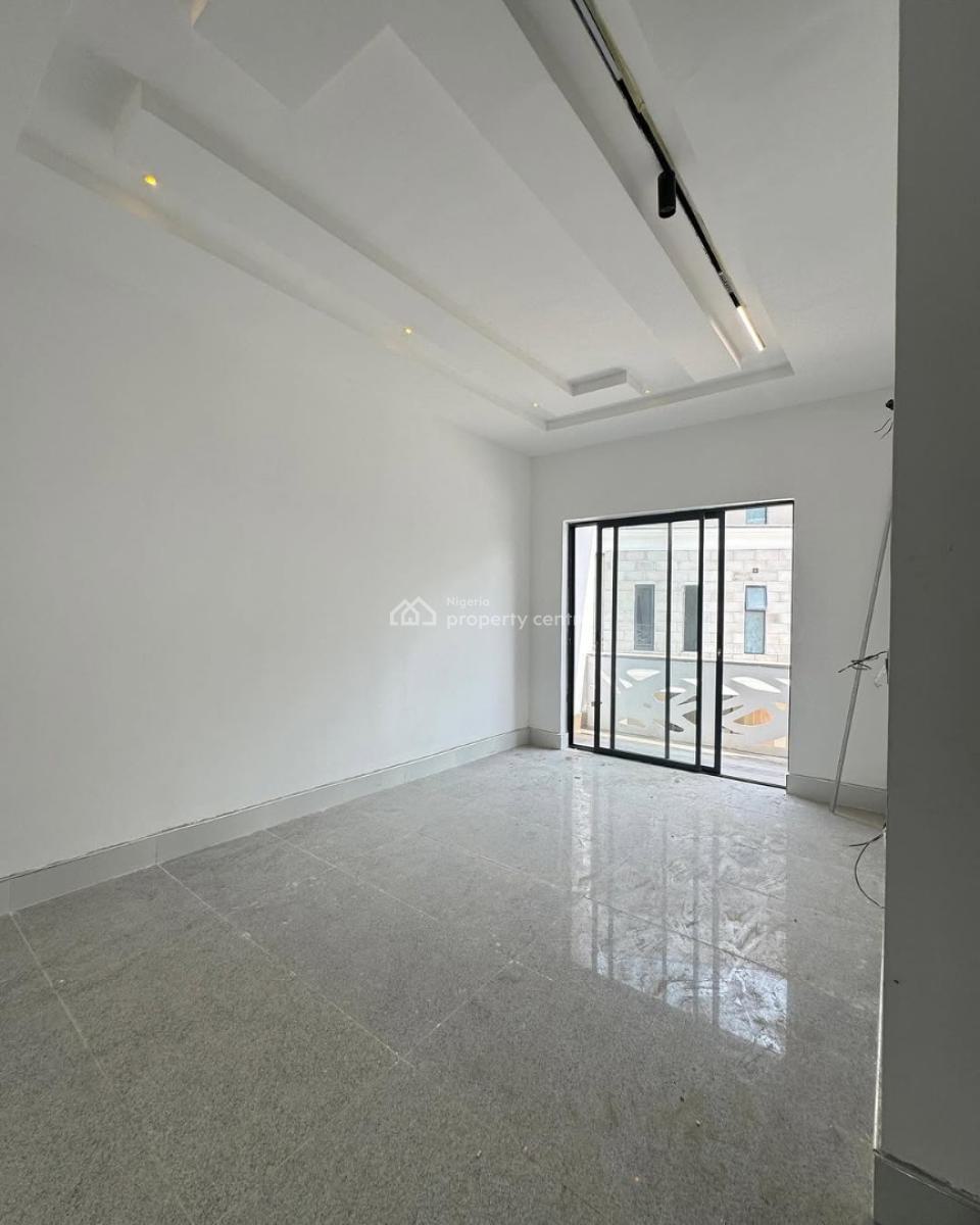Three Bedroom Apartment, Lekki Phase 1, Lekki, Lagos, Flat / Apartment for Rent