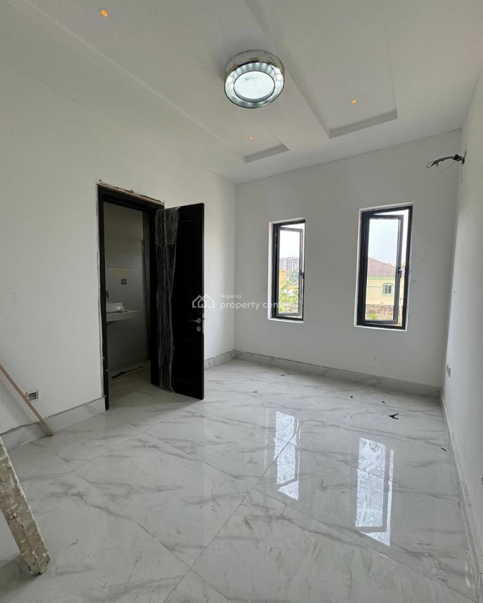 Three Bedroom Apartment, Lekki Phase 1, Lekki, Lagos, Flat / Apartment for Rent