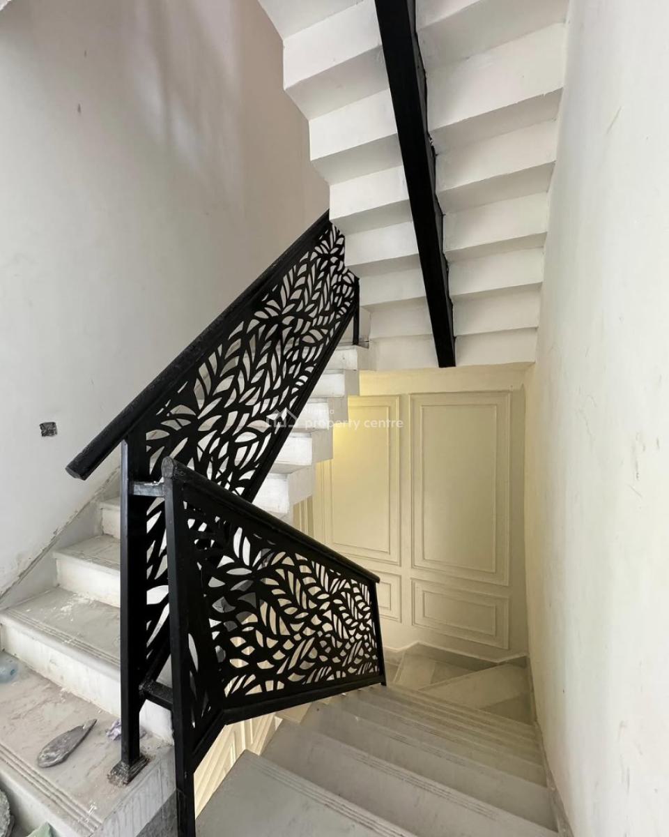 Three Bedroom Apartment, Lekki Phase 1, Lekki, Lagos, Flat / Apartment for Rent