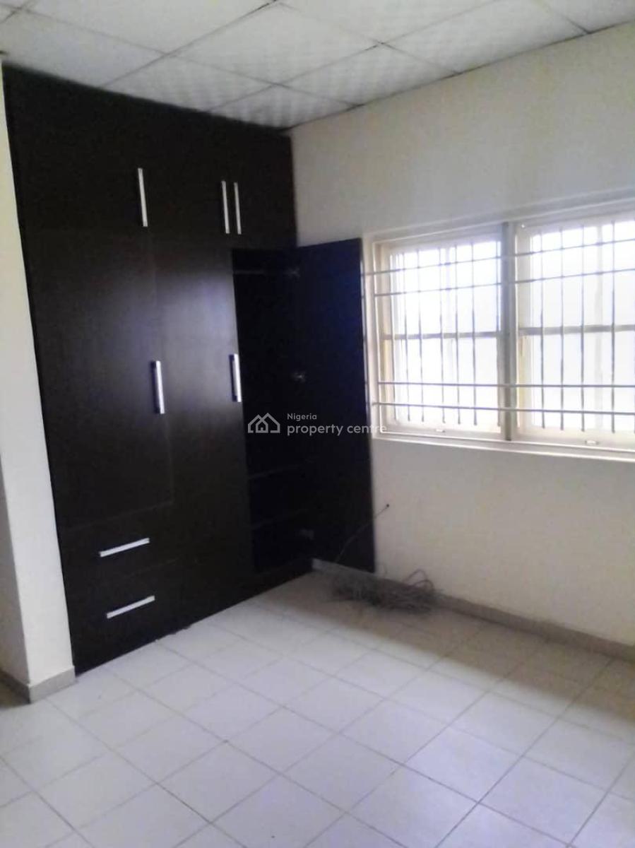 Serviced 3 Bedroom Flat in a Secured Estate, Lekki Phase 1, Lekki, Lagos, Flat / Apartment for Rent