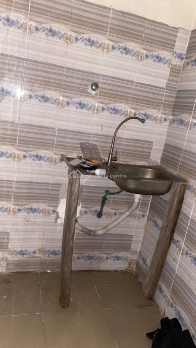 Well Maintained Self Contained, Lekki Phase 1, Lekki, Lagos, Self Contain (single Rooms) for Rent