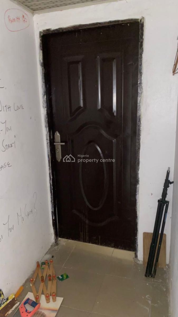 Well Maintained Self Contained, Lekki Phase 1, Lekki, Lagos, Self Contain (single Rooms) for Rent