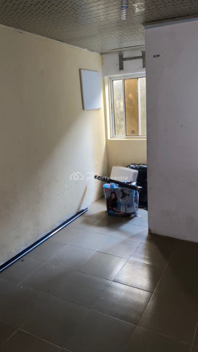Well Maintained Self Contained, Lekki Phase 1, Lekki, Lagos, Self Contain (single Rooms) for Rent