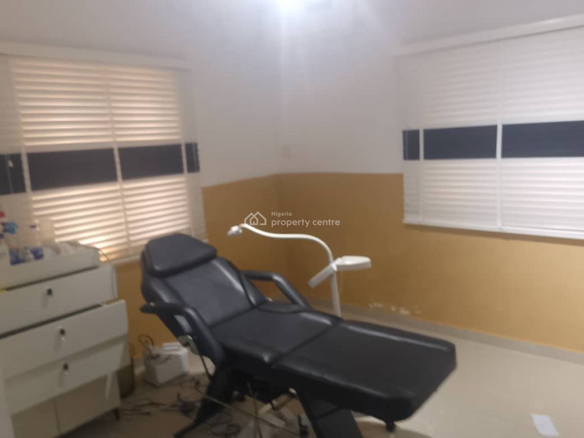 Well Maintained 3 Bedroom Apartment, Off Hakeem Dickson Street, Lekki Phase 1, Lekki, Lagos, Office Space for Rent