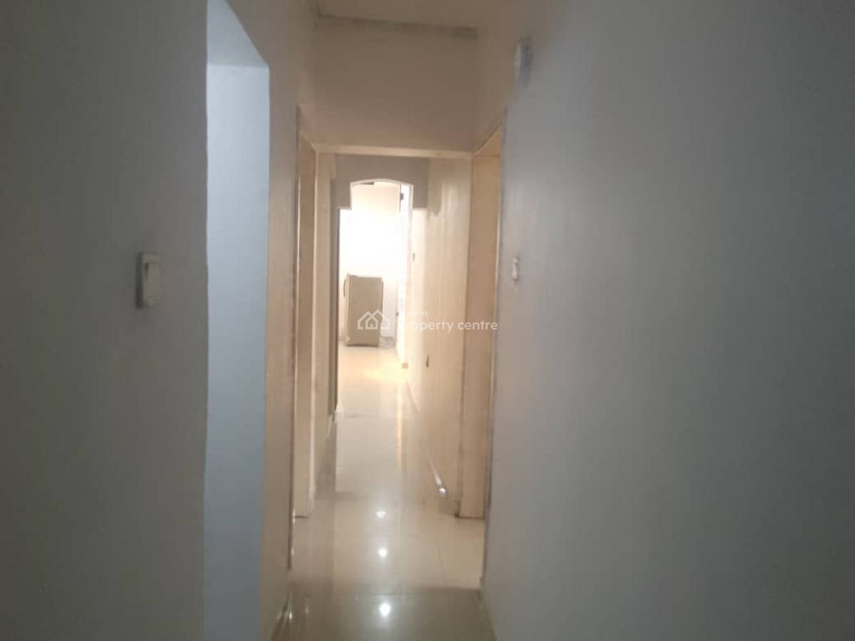 Well Maintained 3 Bedroom Apartment, Off Hakeem Dickson Street, Lekki Phase 1, Lekki, Lagos, Office Space for Rent