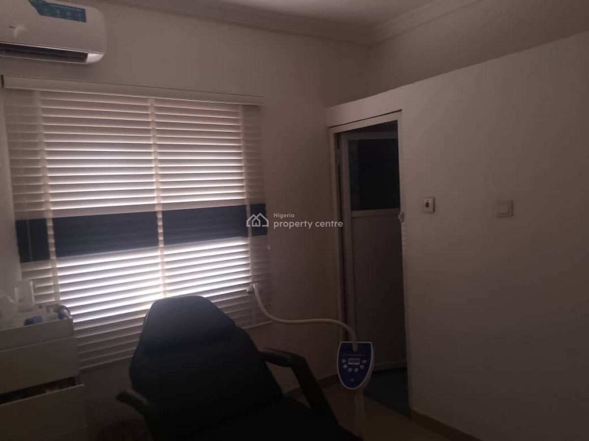Well Maintained 3 Bedroom Apartment, Off Hakeem Dickson Street, Lekki Phase 1, Lekki, Lagos, Office Space for Rent