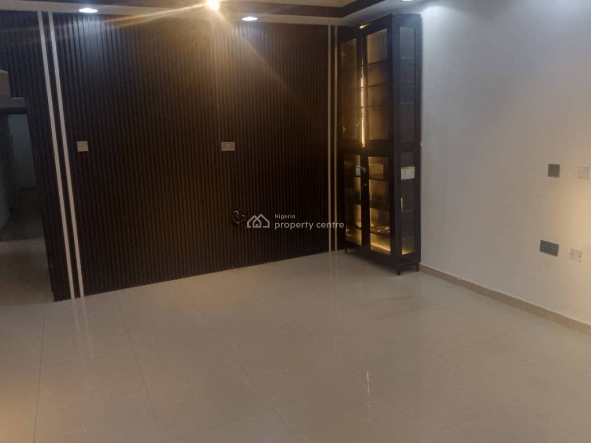 Well Maintained 3 Bedroom Apartment, Off Hakeem Dickson Street, Lekki Phase 1, Lekki, Lagos, Office Space for Rent