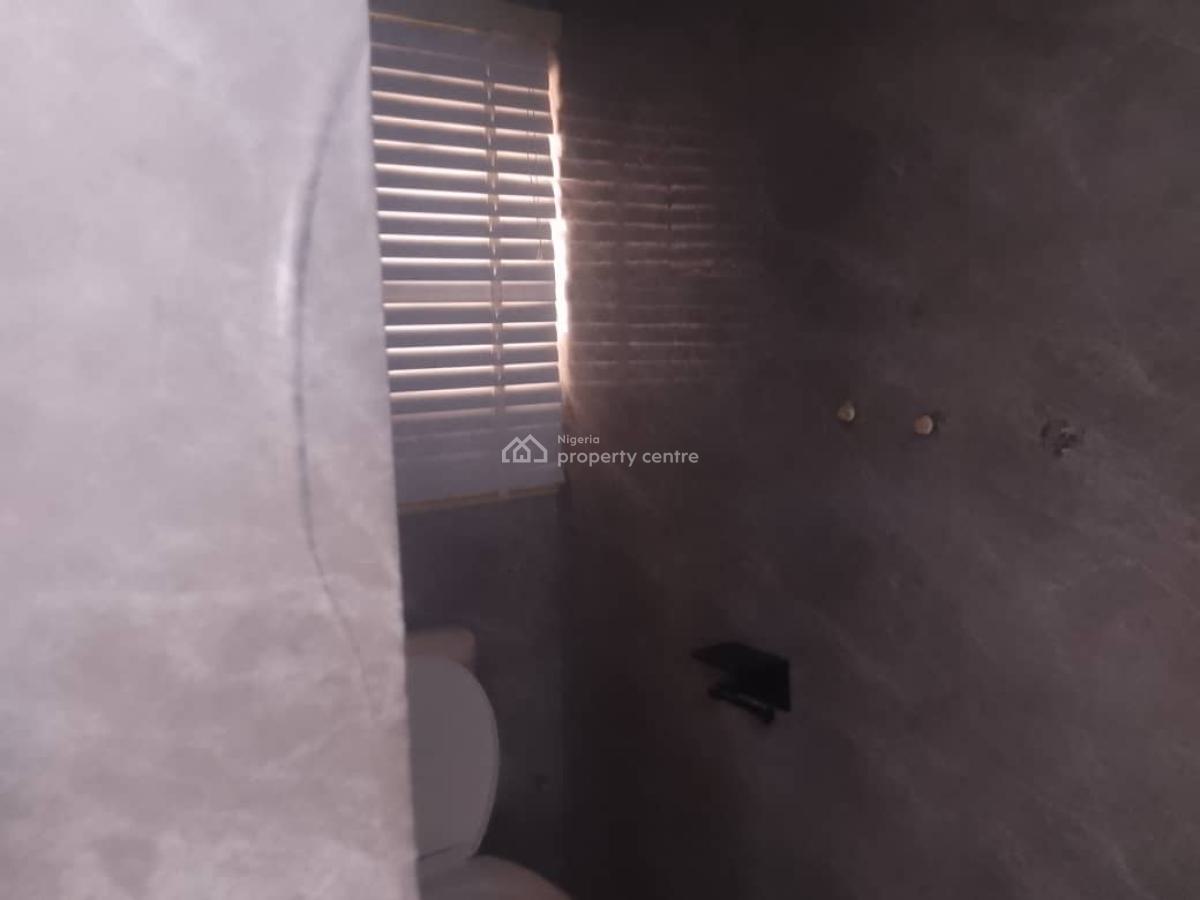 Well Maintained 3 Bedroom Apartment, Off Hakeem Dickson Street, Lekki Phase 1, Lekki, Lagos, Office Space for Rent