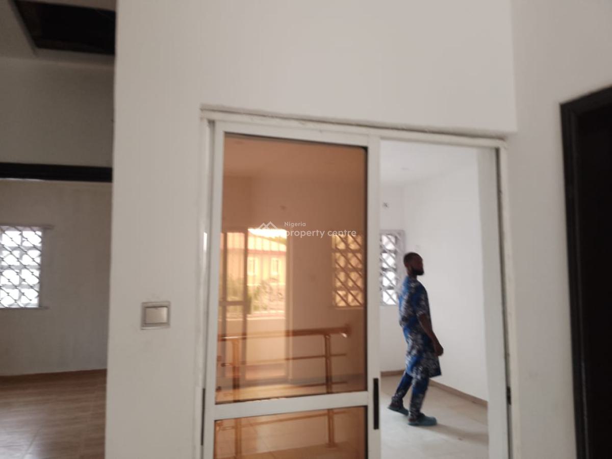 Well Maintained 4 Bedroom Semi Detached House, Off Admiralty Way, Lekki Phase 1, Lekki, Lagos, Semi-detached Duplex for Rent