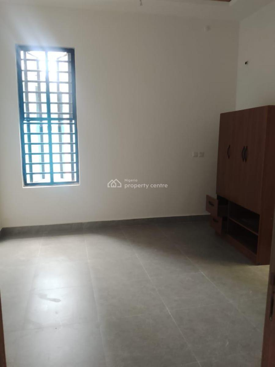 Spacious 2bedroom Flat, Ologolo Lekki, Lekki, Lagos, Flat / Apartment for Rent