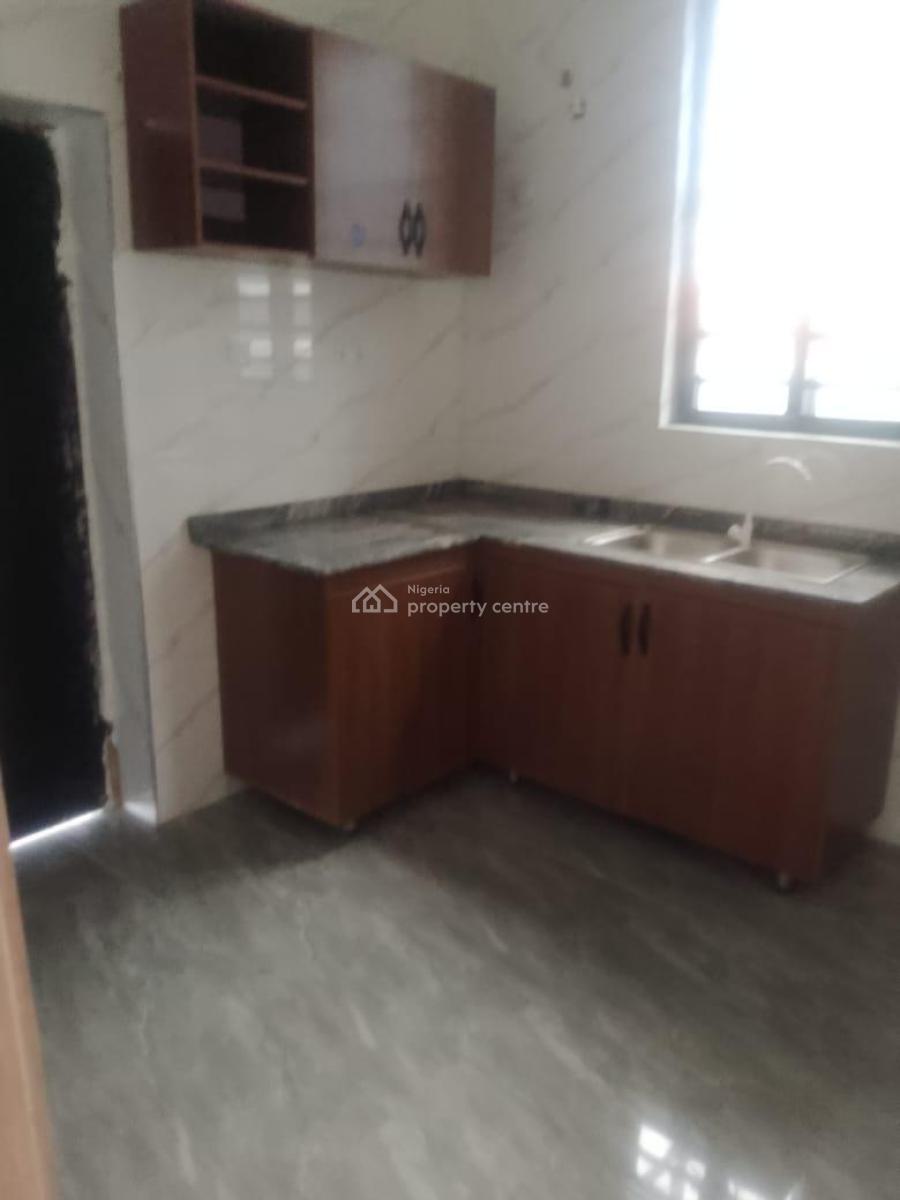 Spacious 2bedroom Flat, Ologolo Lekki, Lekki, Lagos, Flat / Apartment for Rent