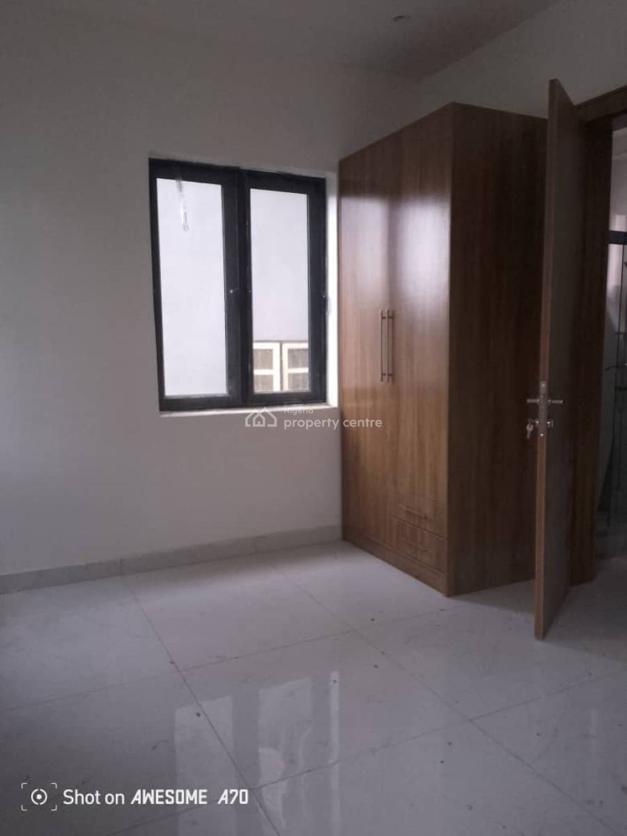 3 Bedroom Apartment, Alagomeji, Yaba, Lagos, Block of Flats for Sale