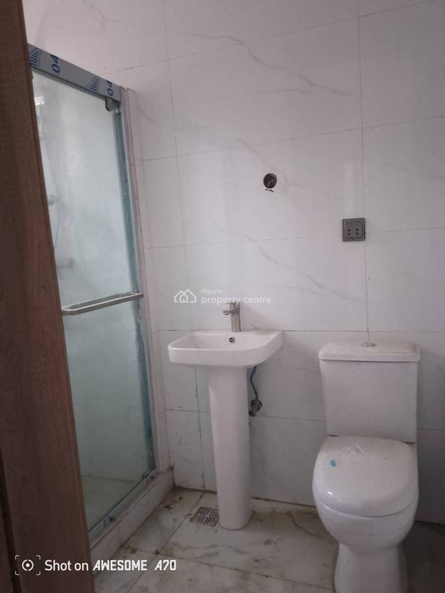 3 Bedroom Apartment, Alagomeji, Yaba, Lagos, Block of Flats for Sale