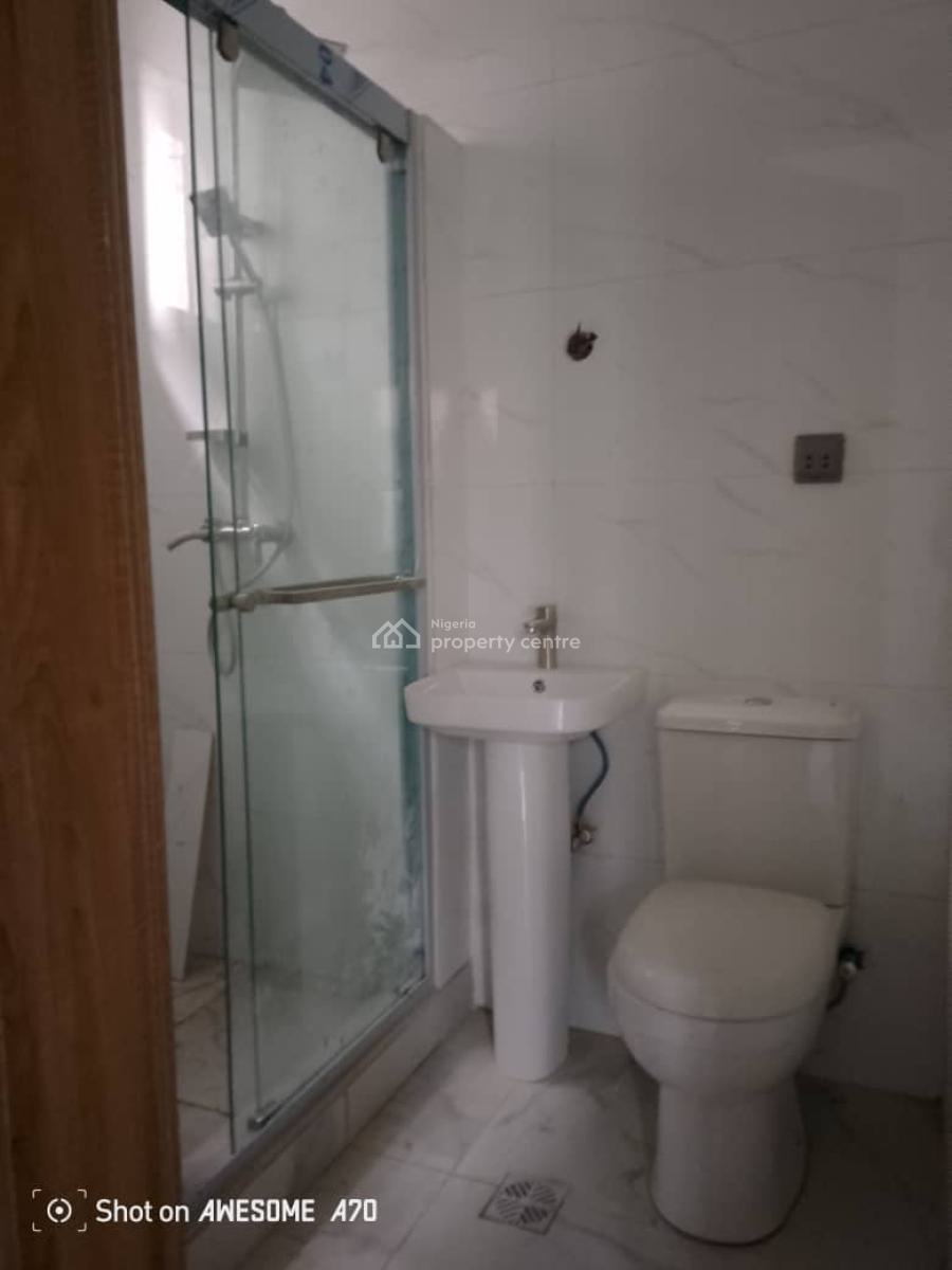 3 Bedroom Apartment, Alagomeji, Yaba, Lagos, Block of Flats for Sale