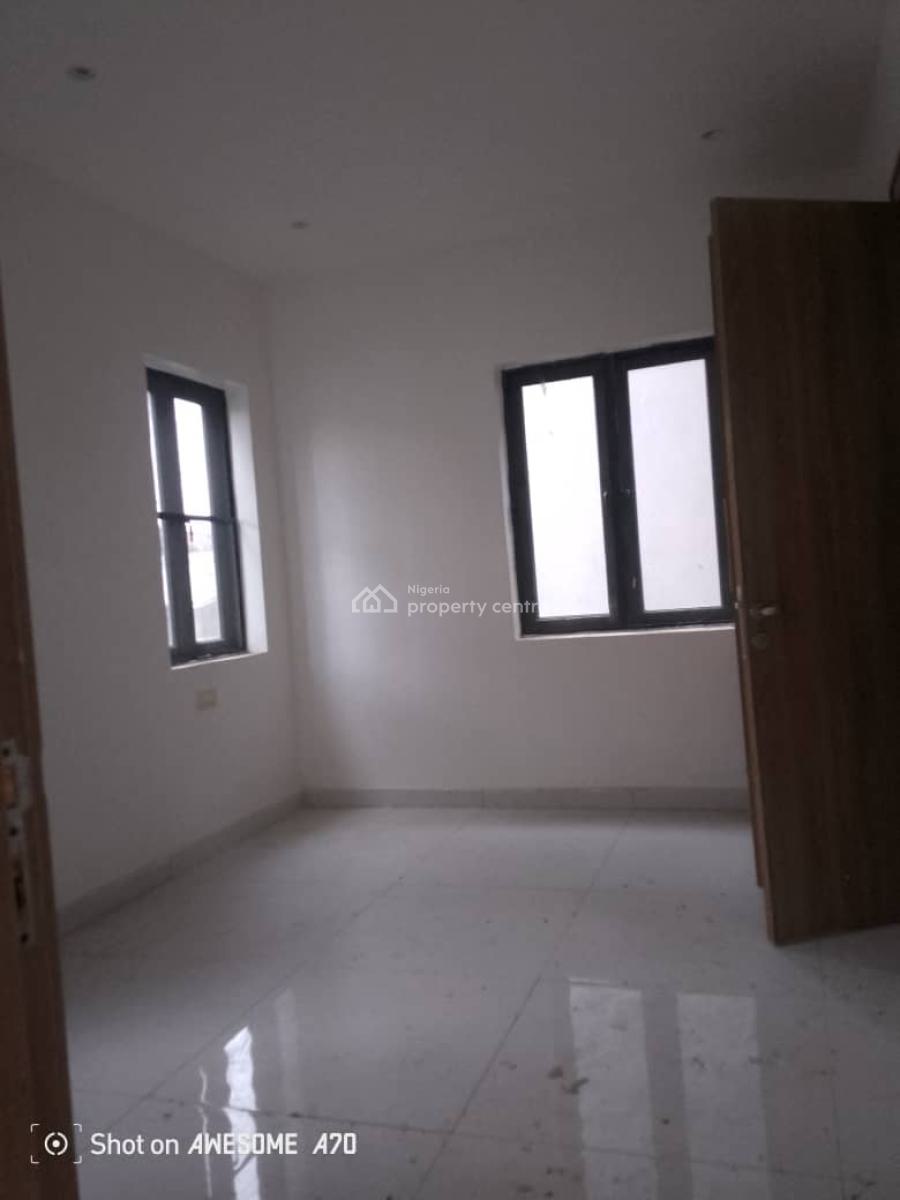 3 Bedroom Apartment, Alagomeji, Yaba, Lagos, Block of Flats for Sale