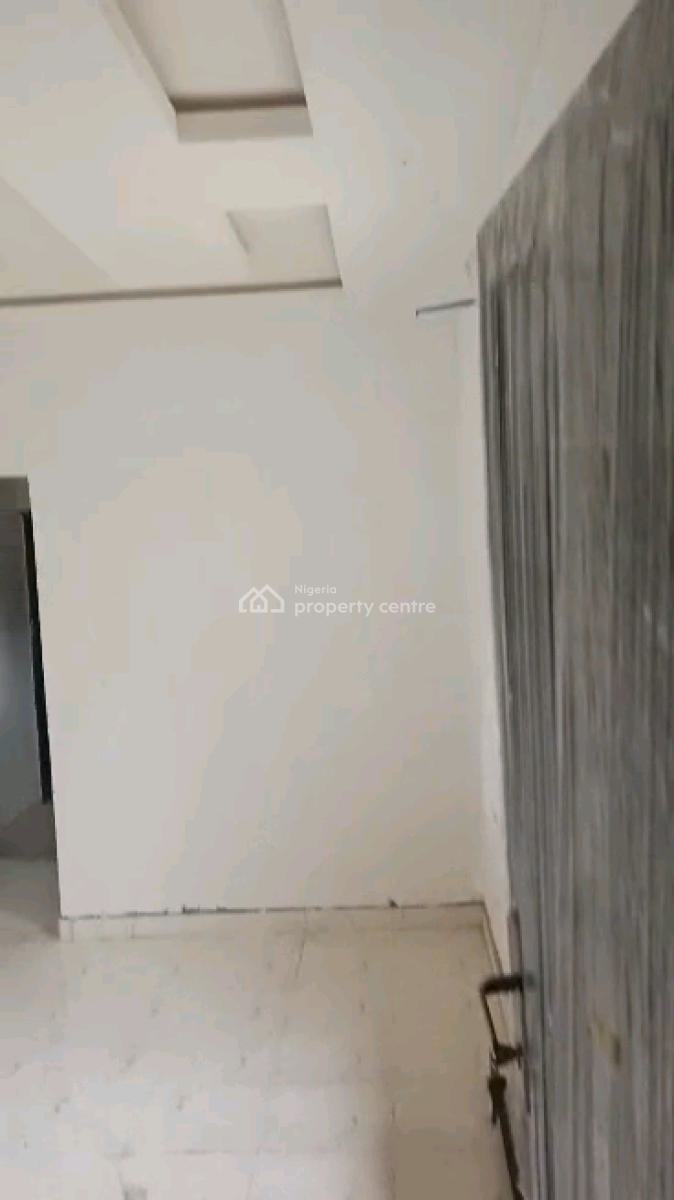 Standard N Executive  Mini Flat, Jebba Street, Adekunle, Yaba, Lagos, Mini Flat (room and Parlour) for Rent